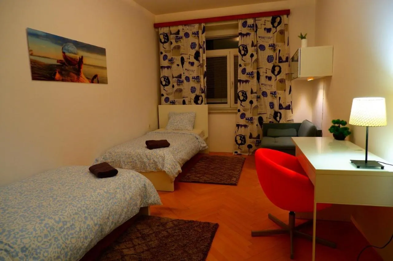 Rooms Udolni - Cerveny Kostel - Center Brno Daire